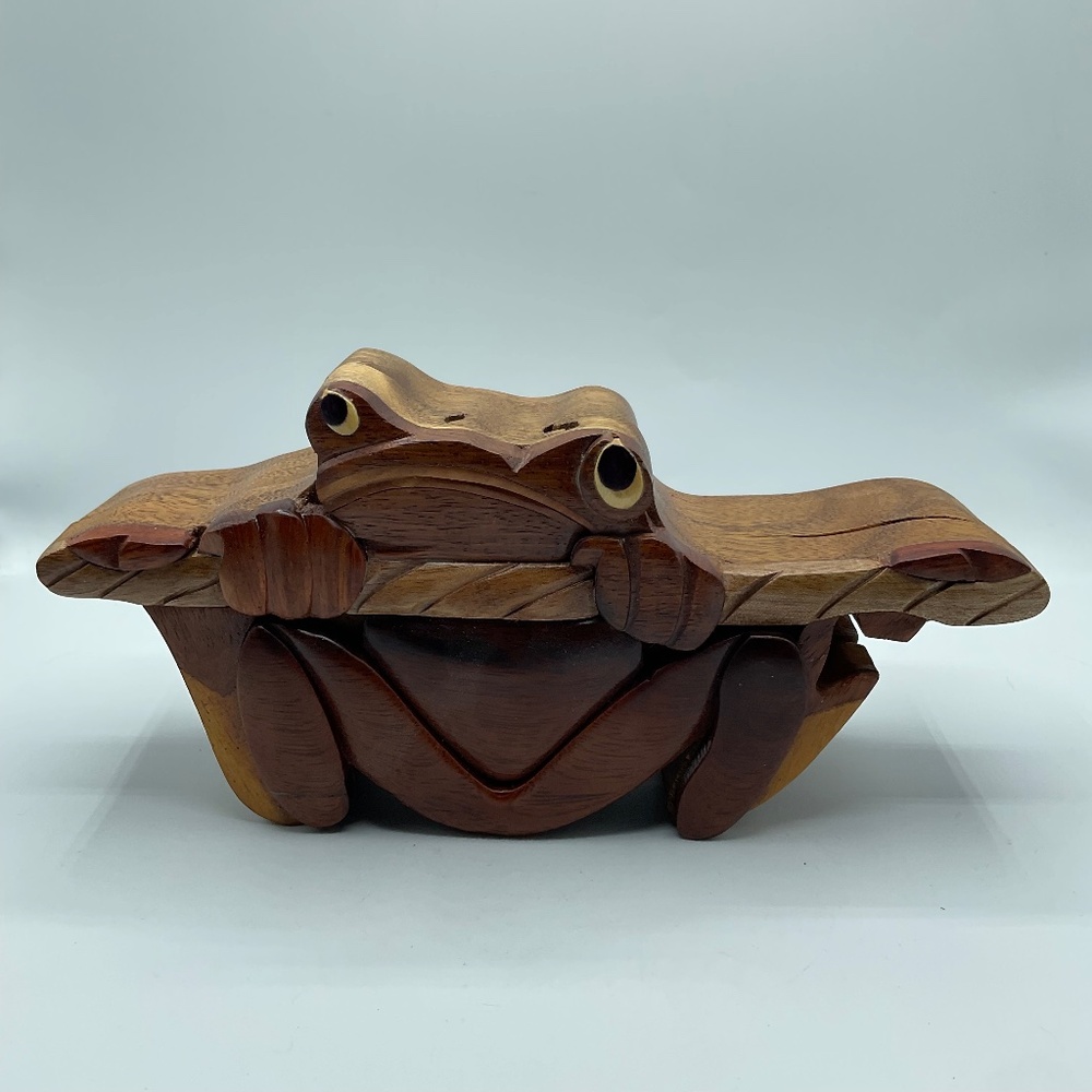 Tree Frog Hand Carved Keepsake Gift Box wooden frog keepsake